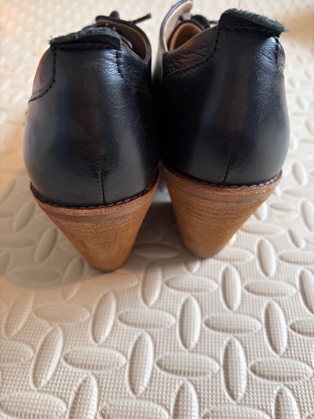 Söfft Black Leather Lace-Up Heels Size 10 - Picture 4 of 7